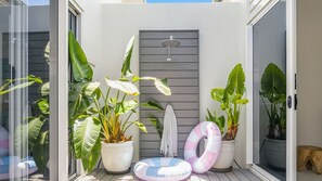 Terrace/patio - Rock Salt Villa 1. Situated on the foreshore at Picnic Bay (Picnic Bay)