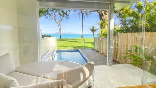 Rock Salt Villa 1. Situated on the foreshore at Picnic Bay
