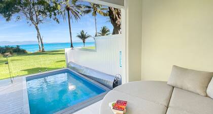 Rock Salt Villa 2 Situated on the foreshore at Picnic Bay