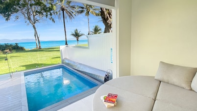 Rock Salt Villa 2 Situated on the foreshore at Picnic Bay