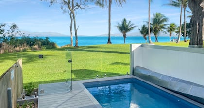 Rock Salt Villa 2 Situated on the foreshore at Picnic Bay