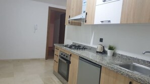 Four, plaque de cuisson, tables Ă manger