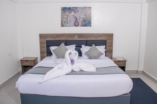 Schreibtisch, laptopgeeigneter Arbeitsplatz, kostenloses WLAN