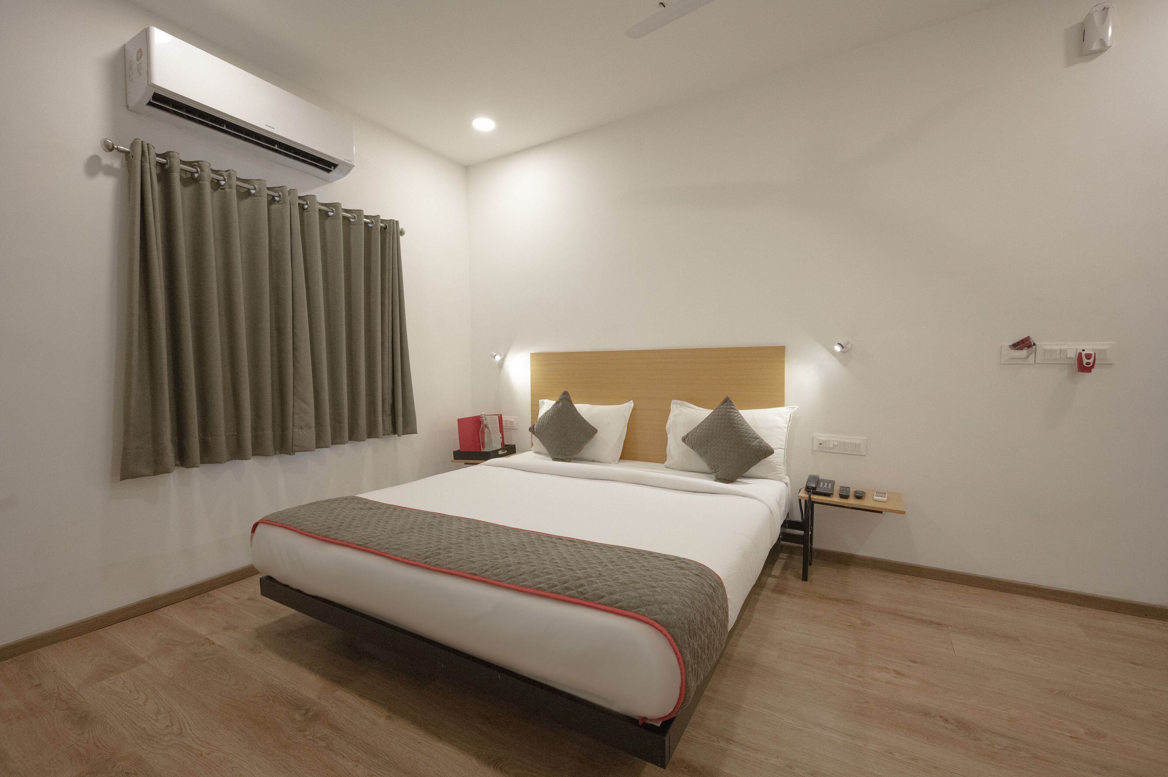 Bureau, draps fournis