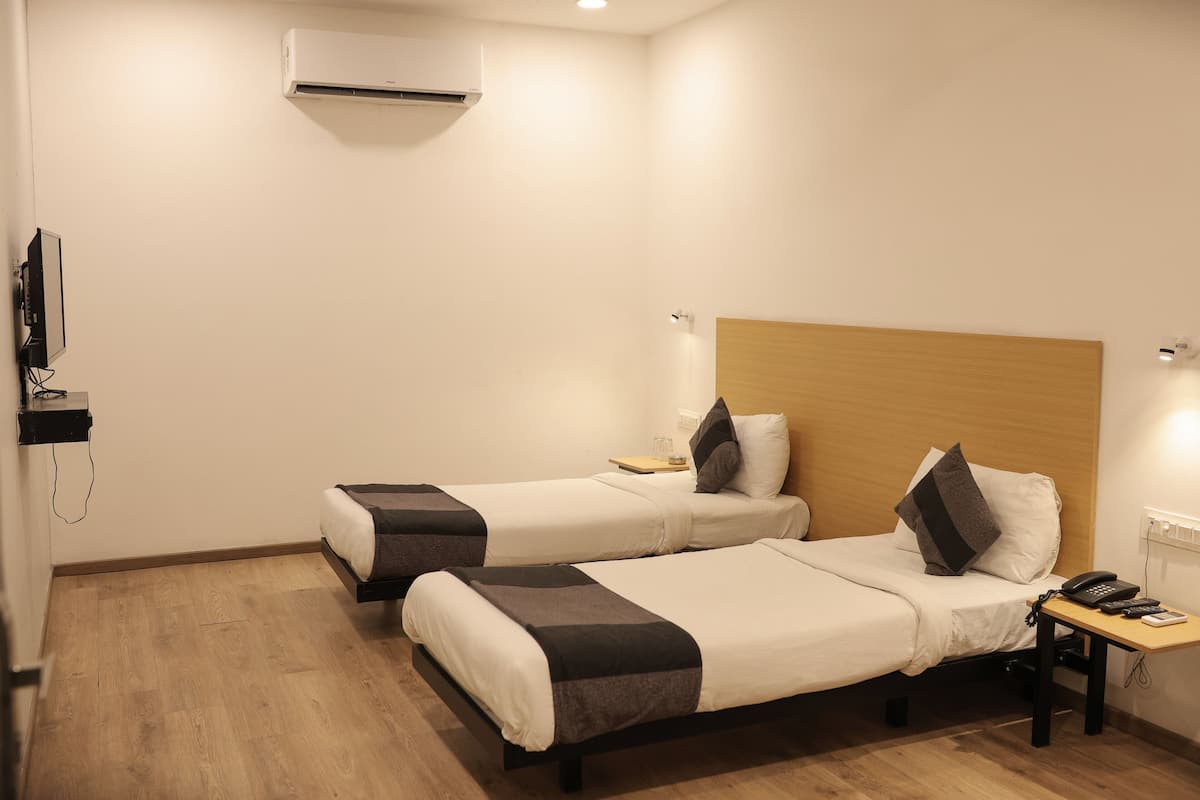 Premium Room | 1 bedroom, desk, bed sheets