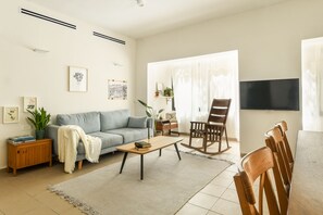 Apartment | Living area - Beachside 3-BR Apt Perfect for Families (Tel Aviv)