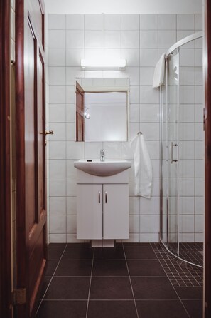 Shower, free toiletries, hair dryer, towels - Villa Eckhoff (Stavanger)