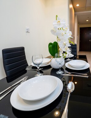 Deluxe Studio | Dining room