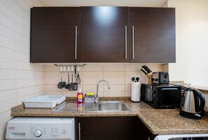 Deluxe Studio | Private kitchen | Fridge, microwave, oven, stovetop