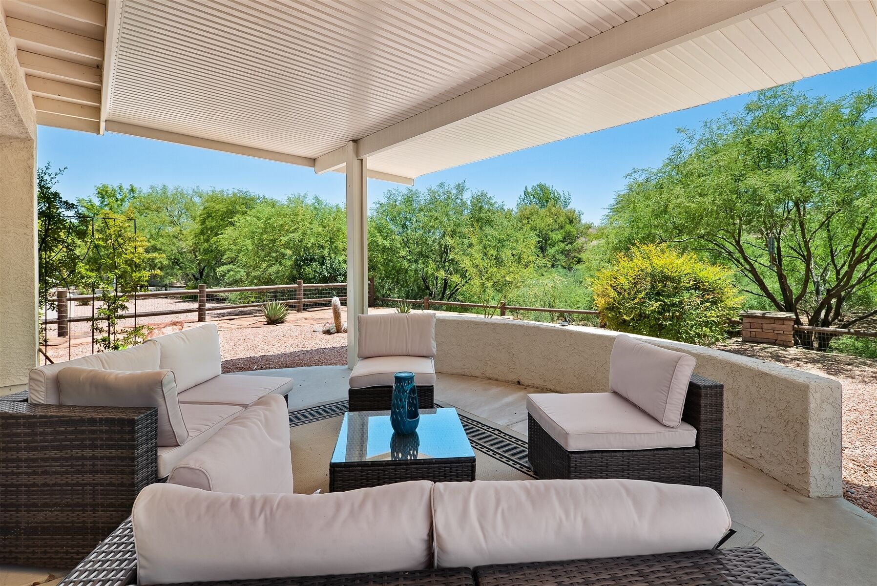 Charming 4 Bedroom Home Located in Cottonwood! Community Pool & Hot Tub! Trail