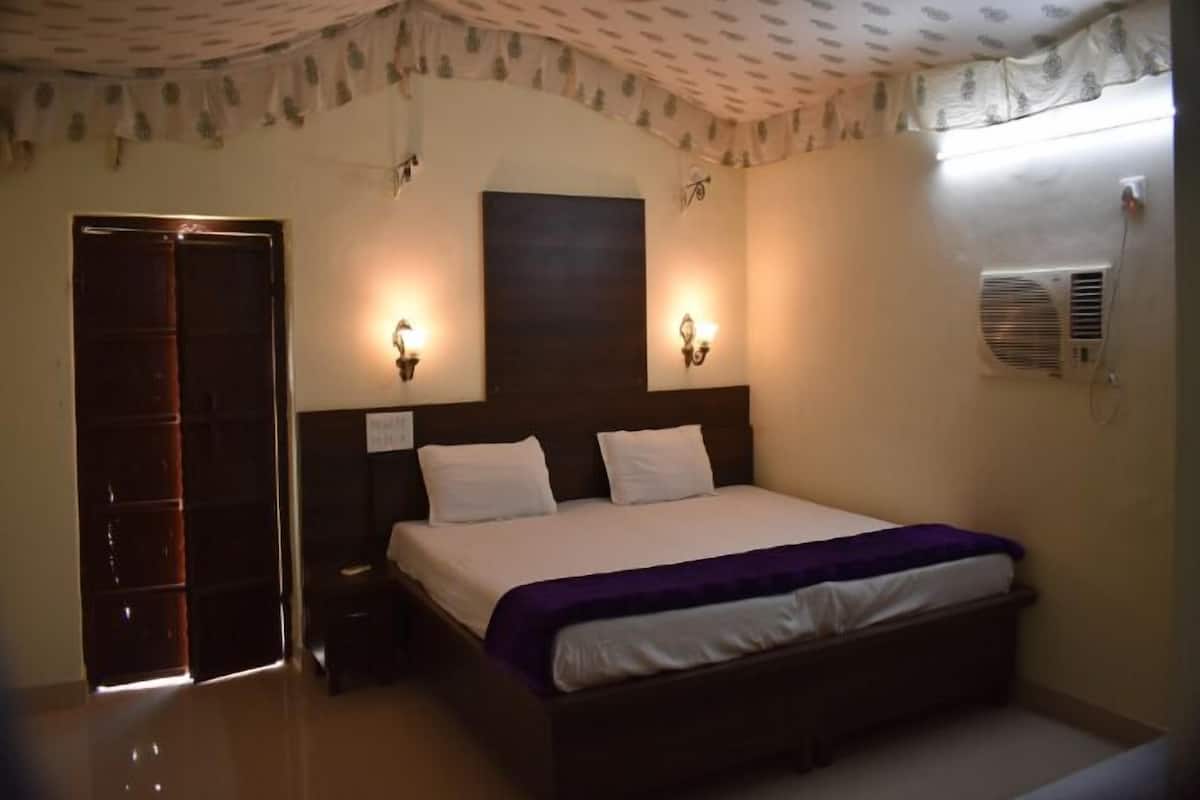 Deluxe Room | 1 bedroom, bed sheets