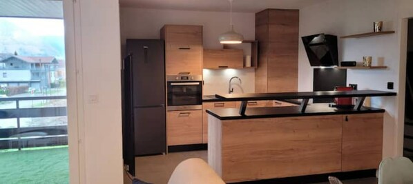Kühlschrank, Ofen, Herdplatte, Geschirrspüler