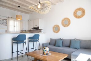 Honeymoon Suite | Living area - Amelie Suites (Mykonos)