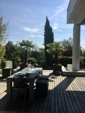 Enjoy al fresco dining amidst lush surroundings and a serene atmosphere.