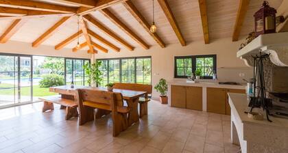 Adelia for 2 persons, pool, beautiful garden, only 10km from Porec and beaches.