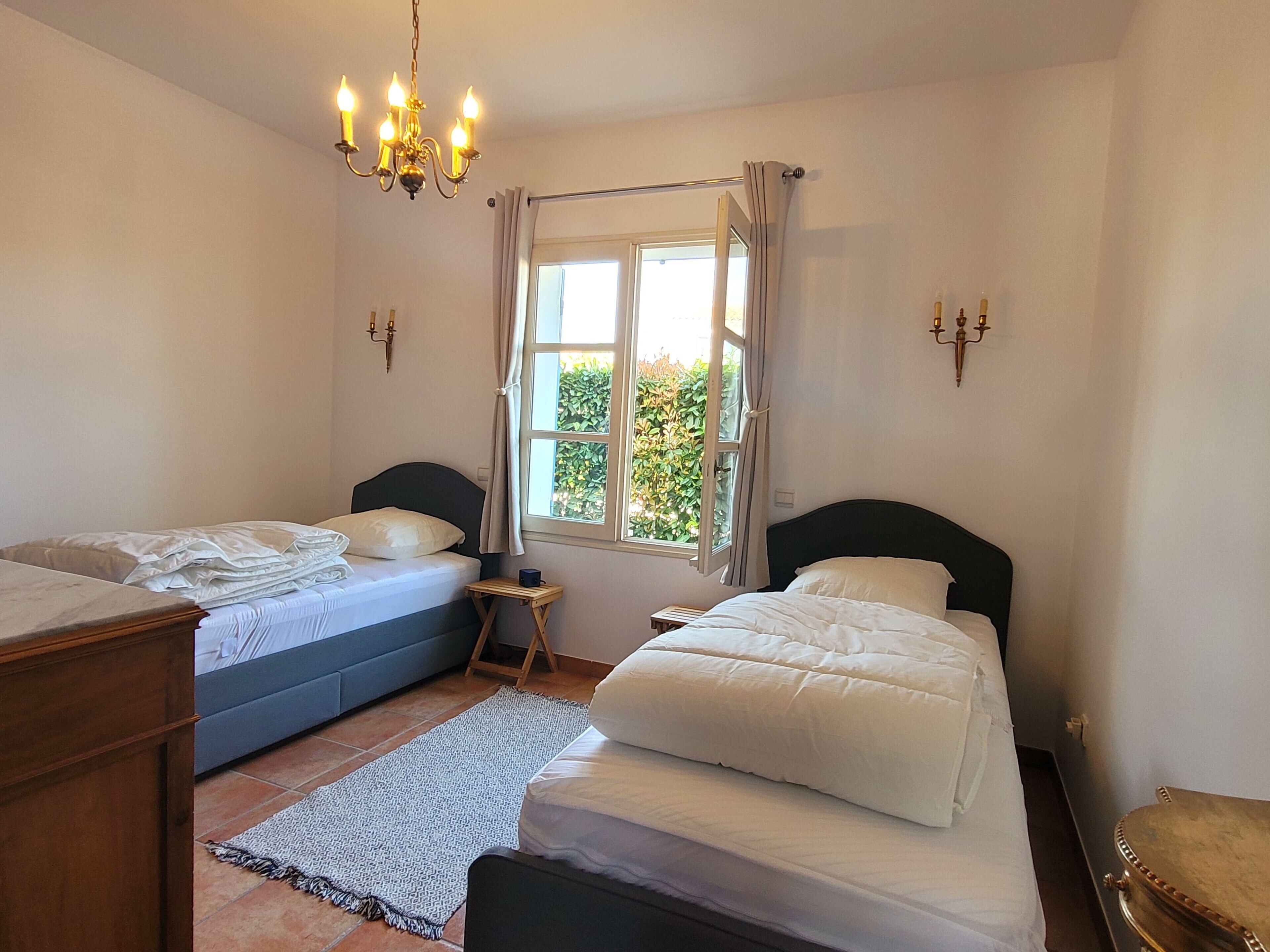 Chambre 3 RDC (lits jumeaux 80X200)