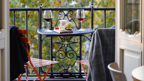 A balcony with a table set for two, featuring a wine glass and a candle. - SUPERIOR APARTMENT (Roma)