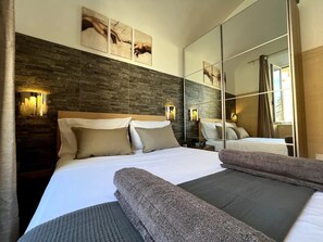 1 habitación, tabla de planchar con plancha, wifi y ropa de cama 
