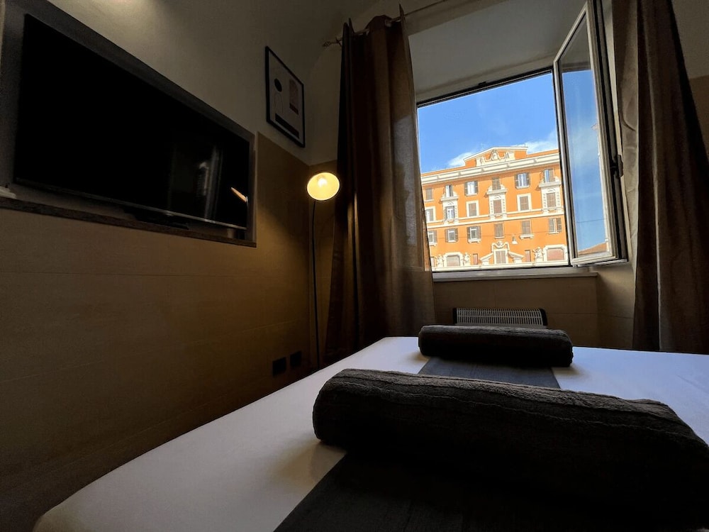 [Rome Termini] - Elegant Suite - Rome | Vrbo