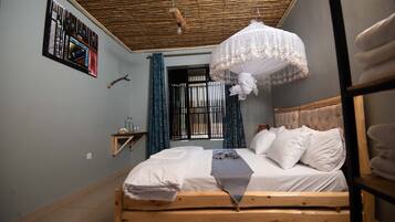 Comfort Room | In-room safe, iron/ironing board, free WiFi, bed sheets