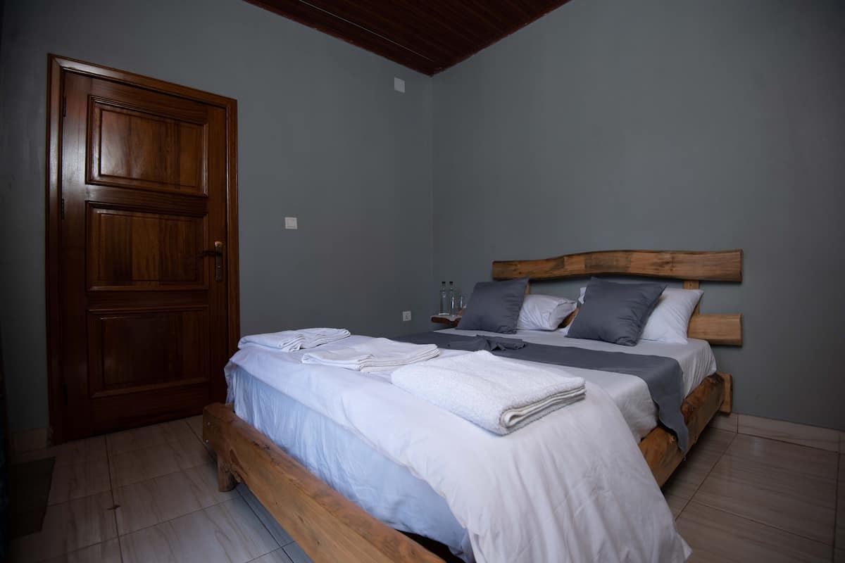 City Room | 1 bedroom, in-room safe, iron/ironing board, free WiFi