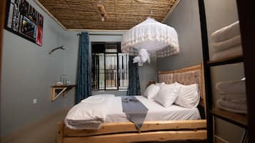 Comfort Room | 1 bedroom, in-room safe, iron/ironing board, free WiFi