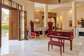 Quầy tiếp tân