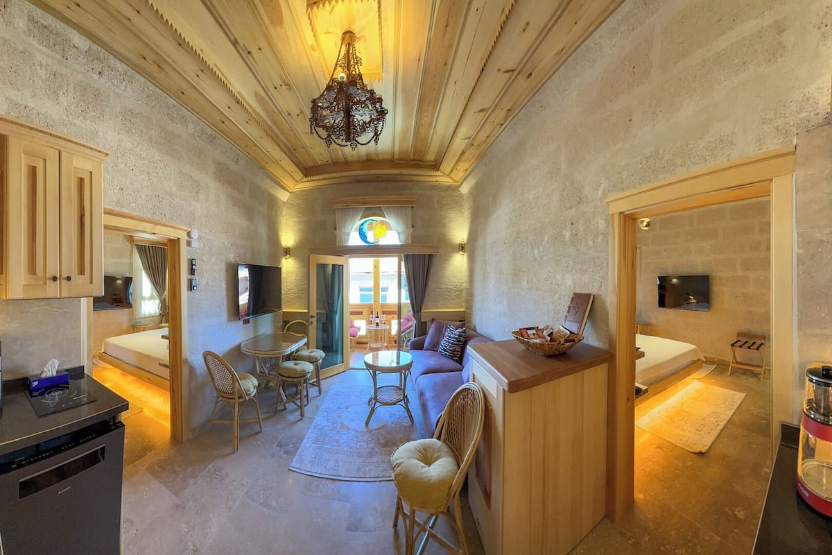 Deluxe Suite | Living area | 55-inch flat-screen TV with satellite channels, TV