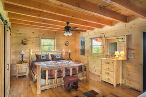 3 bedrooms, iron/ironing board, internet, bed sheets