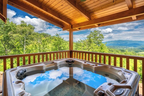 BRAND NEW, STUNNING MOUNTAIN VIEWS, AMENITIES JUST FOR YOU! NEAR NATIONAL PARK!