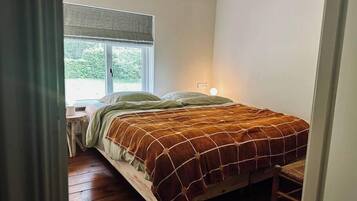 7 slaapkamers, een strijkplank/strijkijzer, reisbedje, wifi