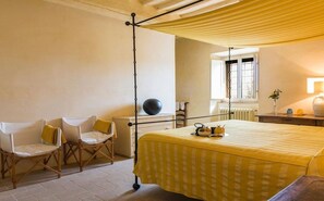 8 slaapkamers, een strijkplank/strijkijzer, reisbedje, gratis wifi