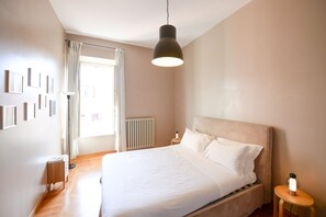 1 habitación, tabla de planchar con plancha y wifi gratis 