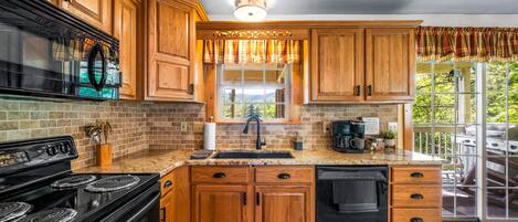 雪櫃、微波爐、焗爐、爐具