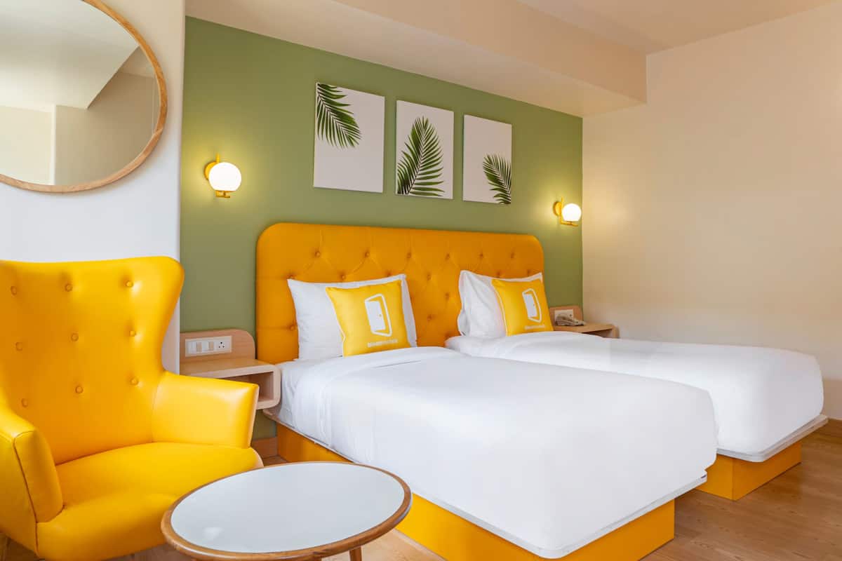 Standard Twin Room | Desk, free WiFi