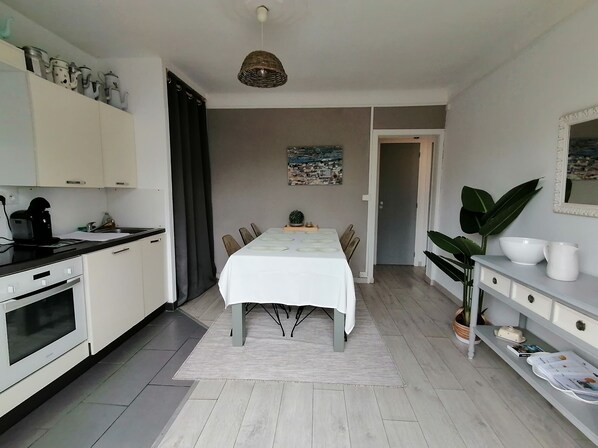 Micro-ondes, four, plaque de cuisson, lave-vaisselle