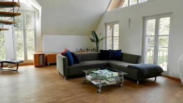 DVD-Player, Bücher, Stereoanlage, Drucker