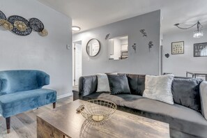 Smart TV, books - Charming 2BR Norfolk Home 2 blocks from Beach (Norfolk)