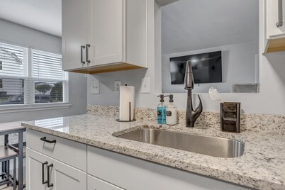 Charming 2BR Norfolk Home 2 blocks from Beach