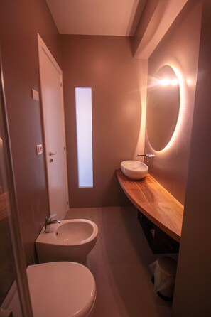 Sèche-cheveux, serviettes fournies