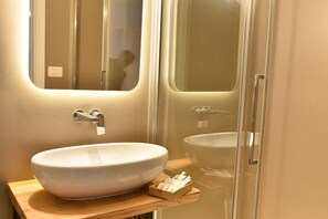 Secador de pelo y toallas