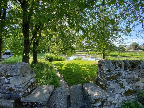 3 Bedroom, Bright and Airy Bungalow in Monyash Village. Sleeps 6