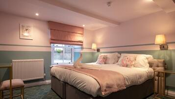8 bedrooms, iron/ironing board, WiFi, bed sheets