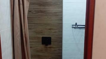 Family Room | Bathroom
