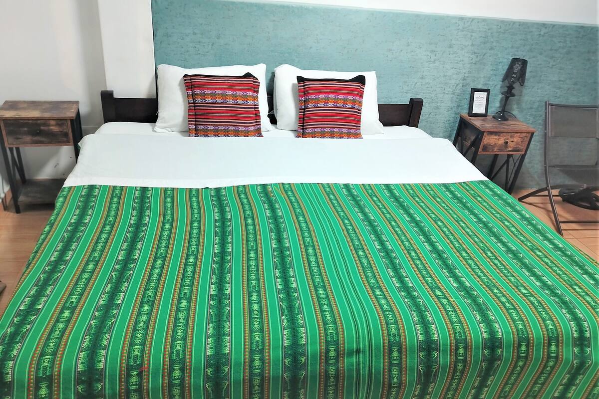 Basic Double or Twin Room, 1 King Bed | Premium bedding, down comforters, Select Comfort beds, laptop workspace