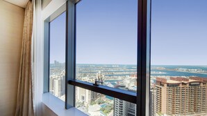 Front of property - Manzil - Studio | Palm Tower | Infinity pool view (Dubai)