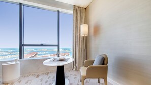 Luxury Apartment | 1 bedroom, in-room safe, iron/ironing board, free WiFi - Manzil - Studio | Palm Tower | Infinity pool view (Dubai)