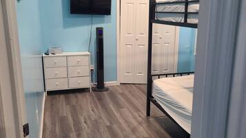 3 bedrooms, iron/ironing board, free WiFi, bed sheets