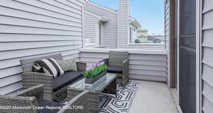 Family Fun!! 2 Blocks From- Famous Seaside Heights Boardwalk & Beach!! 3Br/2Fb