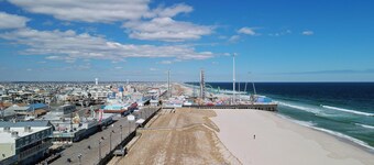 Family FUN! Updated!! 3Br, 2FB Condo 2 blocks from Beach & Boardwalk.